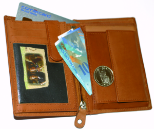 Bild von Portemonnaie aus echtem Leder. Abbildung ähnlich. Farbe beige oder rot